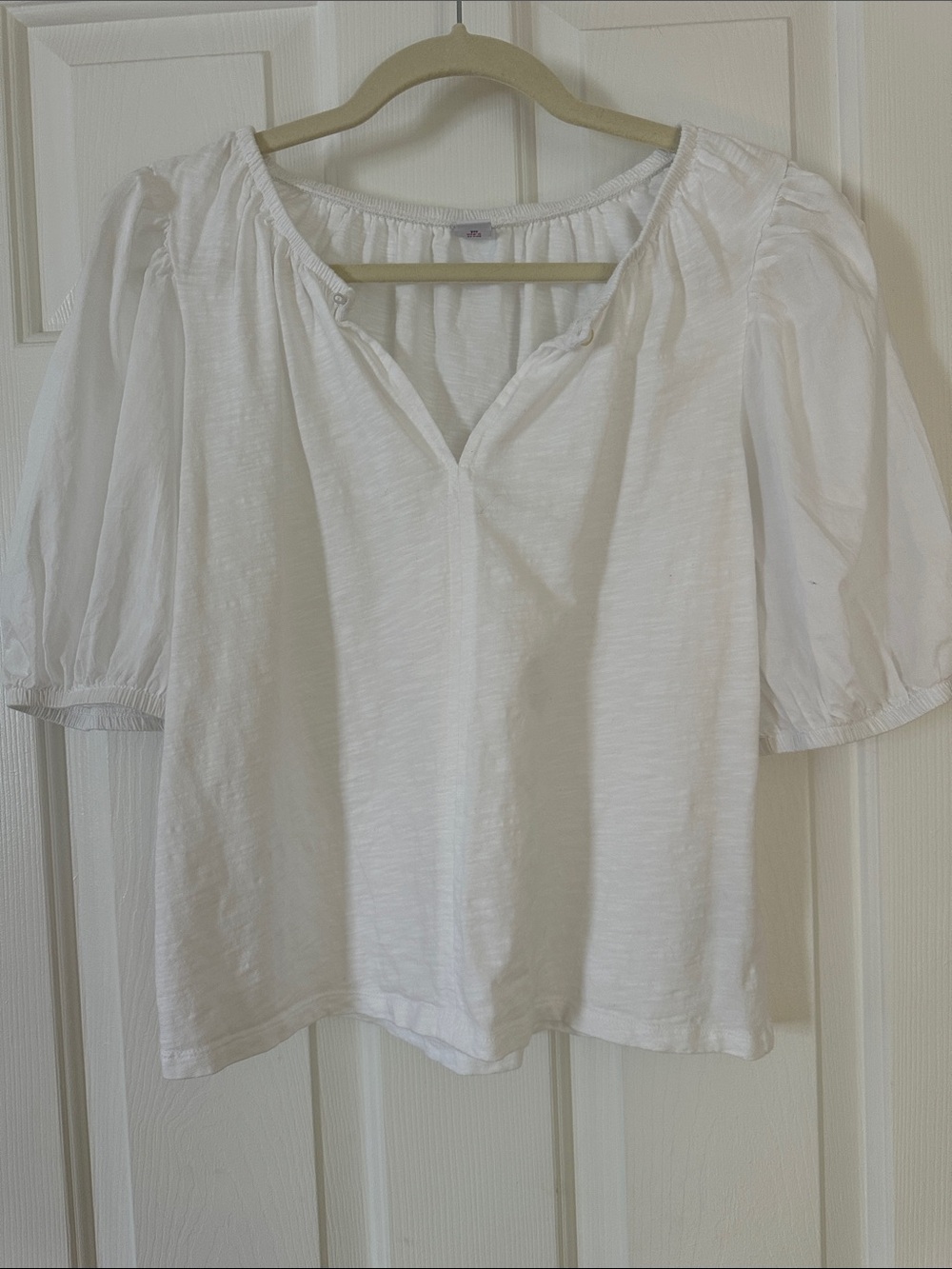 Old Navy Women’s White Puff Sleeve Peasant Top